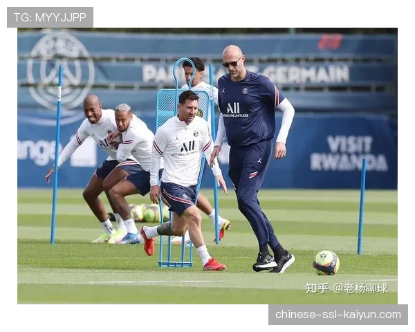 斯特拉斯堡主场计划改造角旗区附近广告牌,以减少对边线球投掷的视觉干扰 斯特拉斯堡主场计划改造角旗区附近广告牌,以减少对边线球投掷的视觉干扰