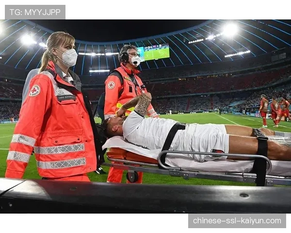 罗马后卫斯皮纳佐拉恢复合练,德罗西在三中卫与四后卫体系间多了一个选择 罗马后卫斯皮纳佐拉恢复合练,德罗西在三中卫与四后卫体系间多了一个选择